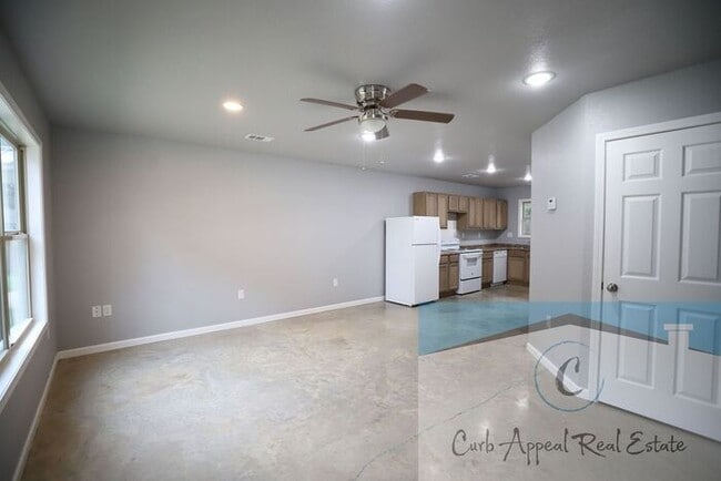 Building Photo - 2-bedroom, 2 bath apartment recently built...