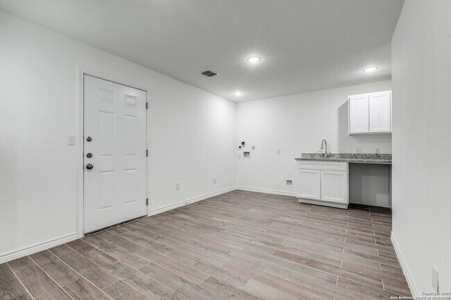 Foto del edificio - 1835 W Poplar St