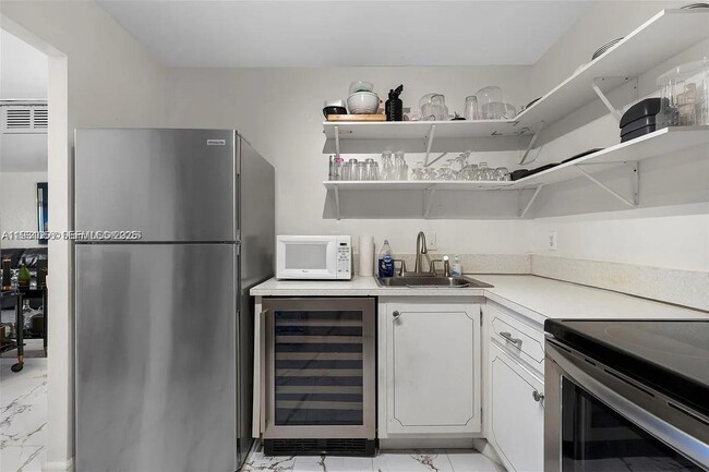 Building Photo - 4043 NW 16th St