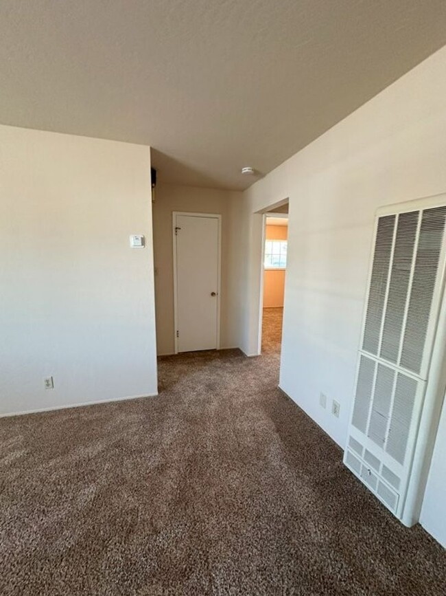 Building Photo - Lund/DUPLEX