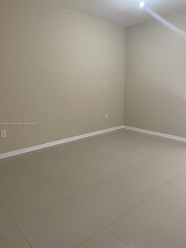 Foto del edificio - 21207 NW 14th Pl