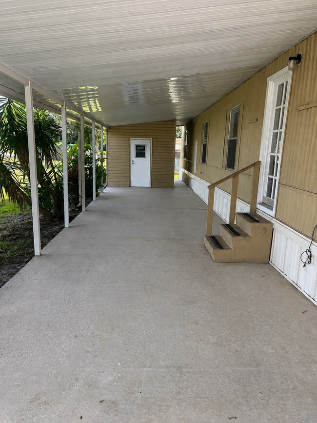 Foto del edificio - 32613 Whaleys Loop