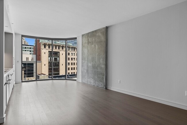 Building Photo - 55 Lagrange St