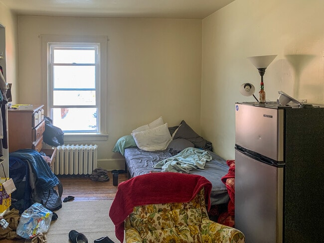 Building Photo - 906 Gompers Ave