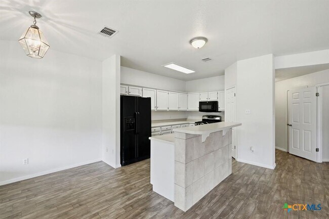 Foto del edificio - 1005 Rolling Ridge Dr