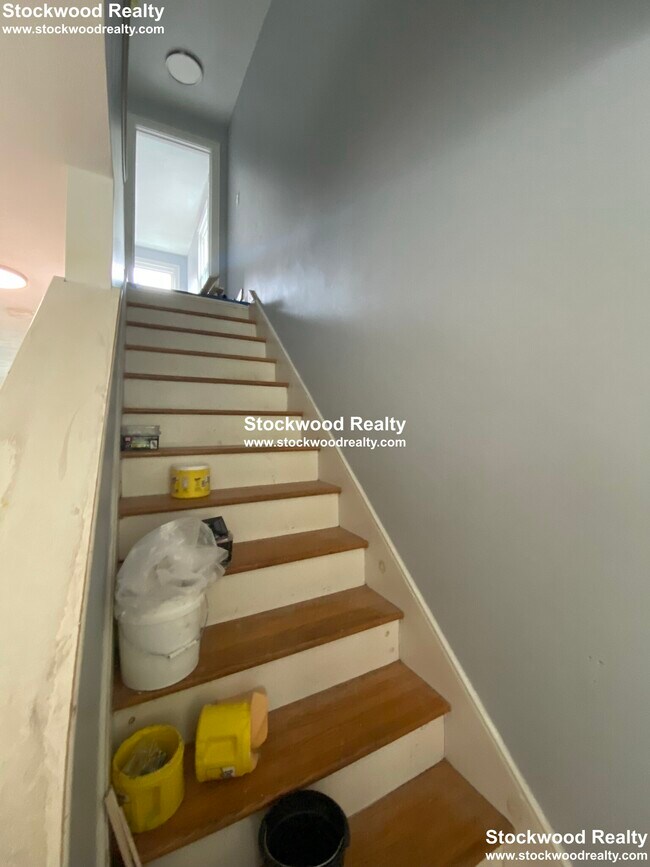 Building Photo - 206 Bowen St