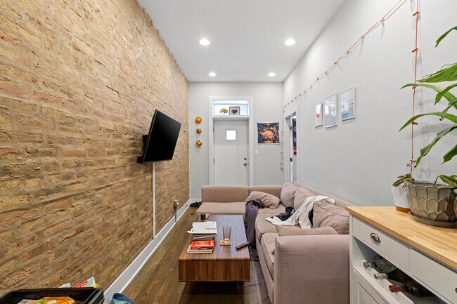 Foto del edificio - 2354 N Elston Ave