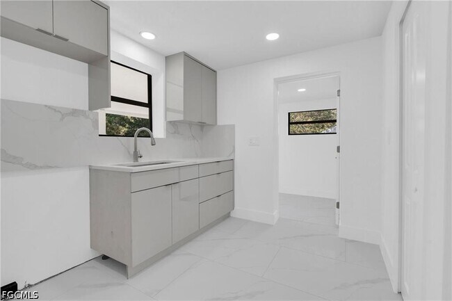 Building Photo - 356 New York Dr