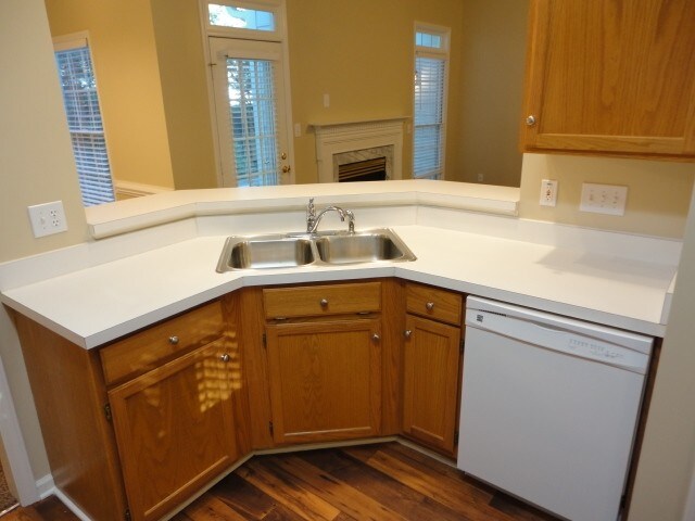 Building Photo - 102 Selsey Dr