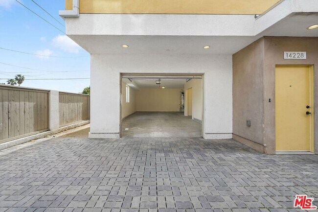 Foto del edificio - 14228 Sylvan St