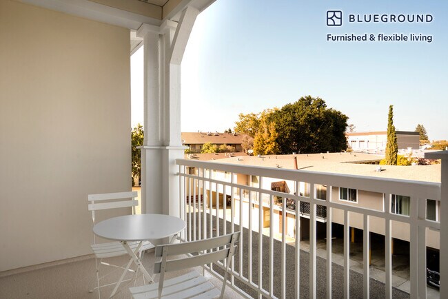Foto del edificio - 920 Bayswater Ave