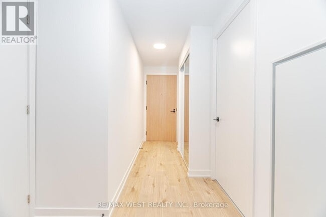 Building Photo - 35 Parliament St