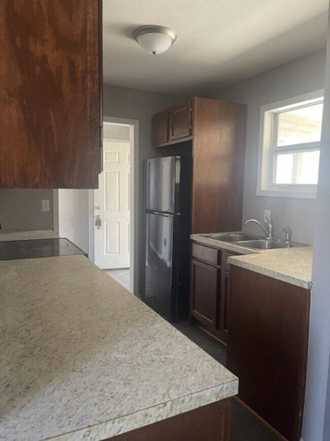 Foto del edificio - 3330 S Euclid St