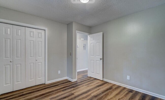 Foto del edificio - 4155 Spirea Dr