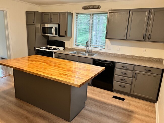 Foto del edificio - 17 Pheasant Dr