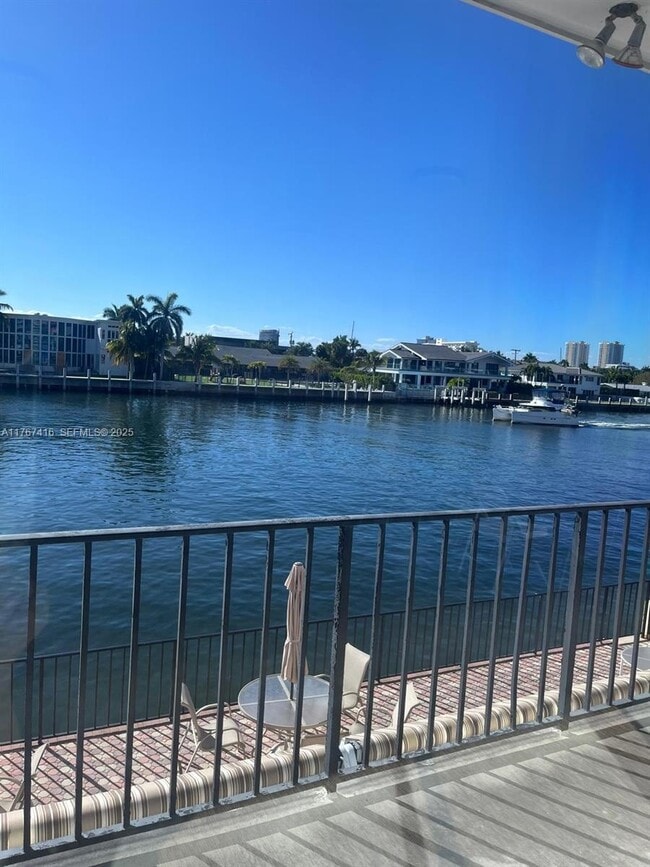 Foto del edificio - 3113 S Ocean Dr