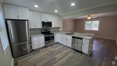 Building Photo - 813 S Blount St