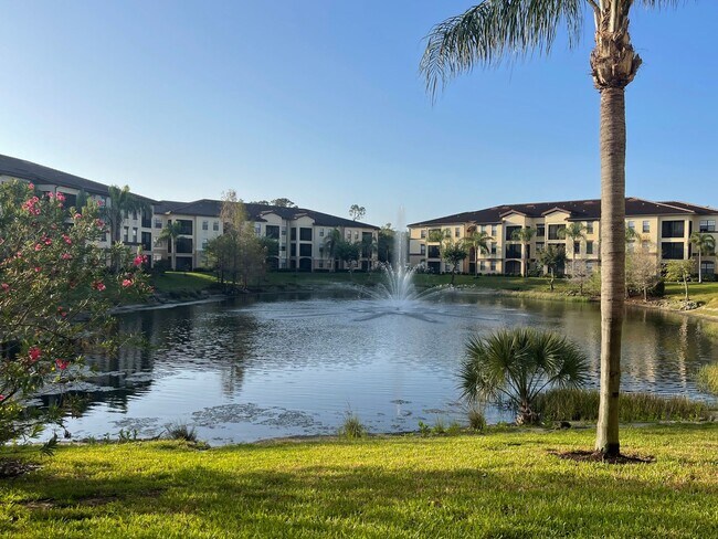 Building Photo - ANNUAL RENTAL -  2 BED / 2 BATH WITH LAKE ...