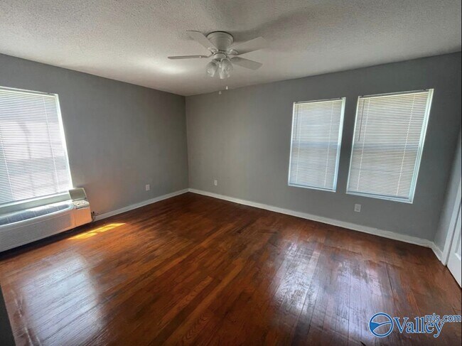Foto del edificio - 425 E Tennessee St