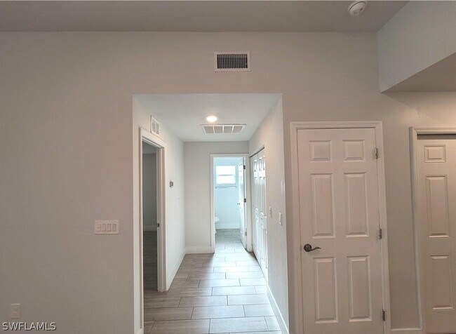 Building Photo - 311 SW 47th Terrace