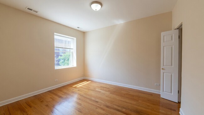 Foto del edificio - 4609 N Kimball Ave