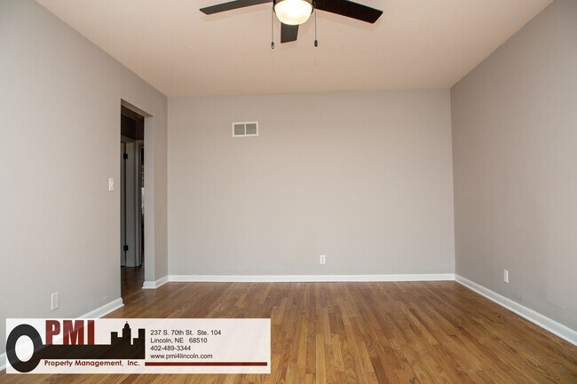 Building Photo - 820 S 38th St