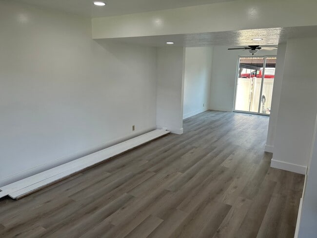 Building Photo - 65 W San Juan Ct