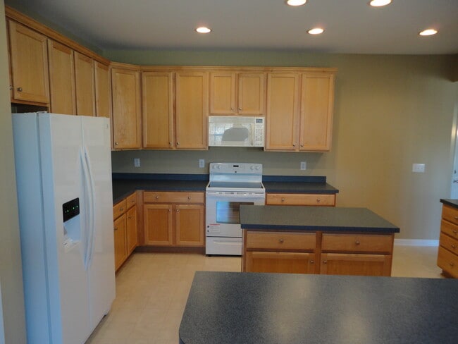 Foto del edificio - 3227 Enchanting Way