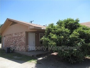 Building Photo - 1122 N Center St