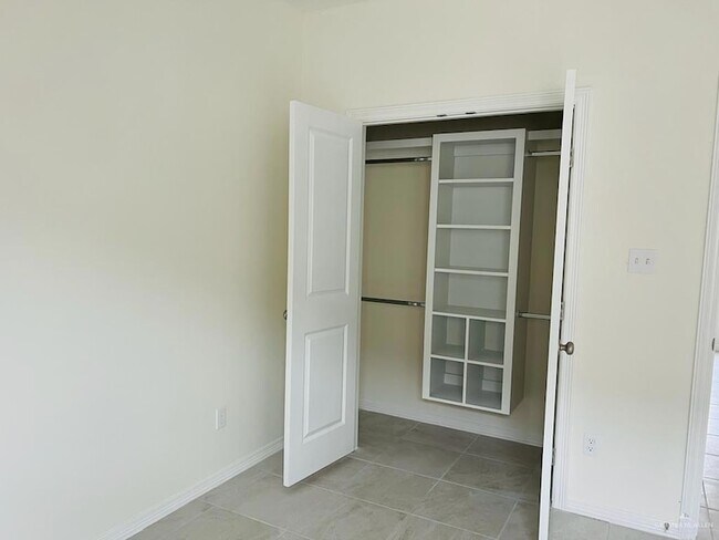 Building Photo - 1201 W Garfield Ave