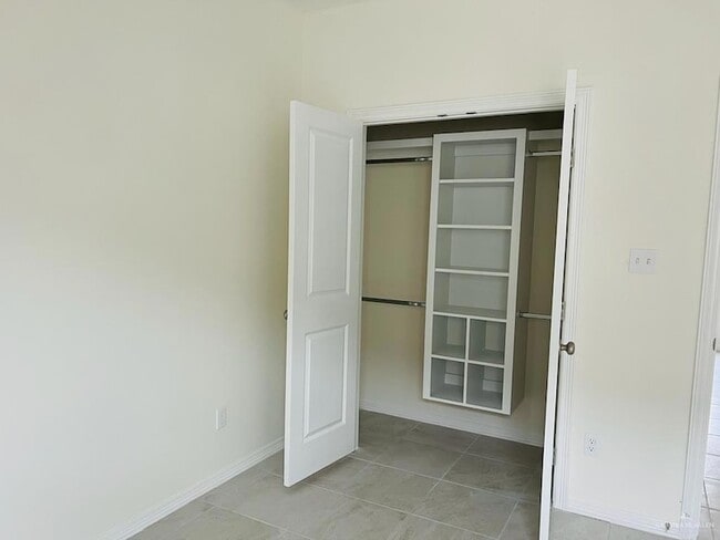 Foto del edificio - 1405 W Garfield Ave