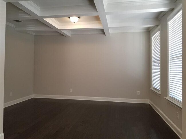 Building Photo - 1599 Chadwick Dr