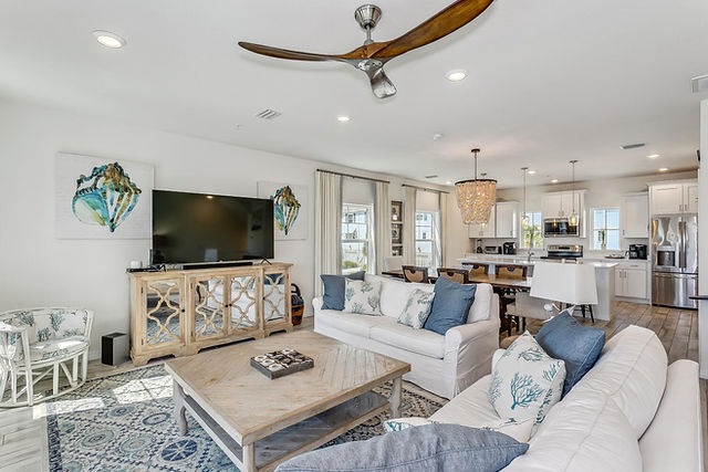 Amplio espacio diáfano con mucha luz natural. - 14581 Salt Meadow Dr