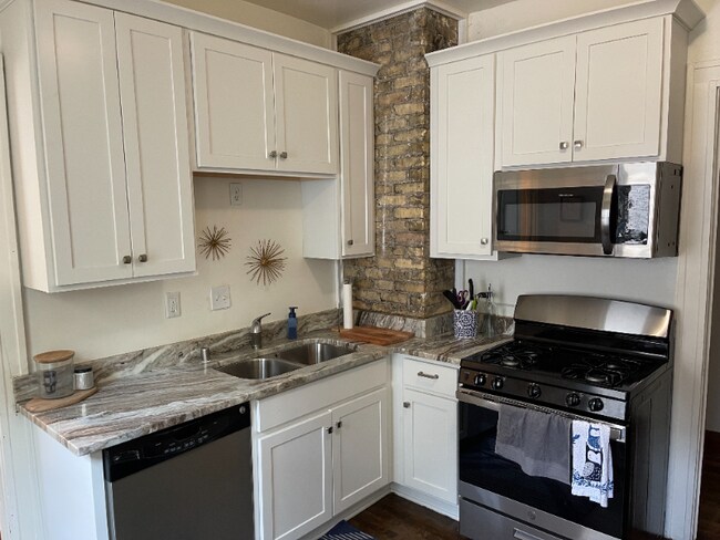Building Photo - 2830 N Frederick Ave