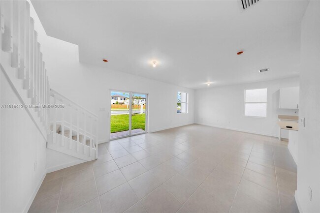 Foto del edificio - 2448 SE 27th Terrace