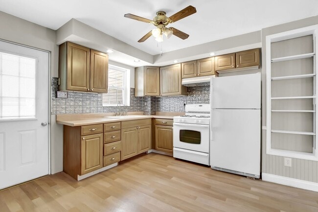 Building Photo - Bright 4 Bedroom, 2.5 Bath Home in Northeastern Schools!