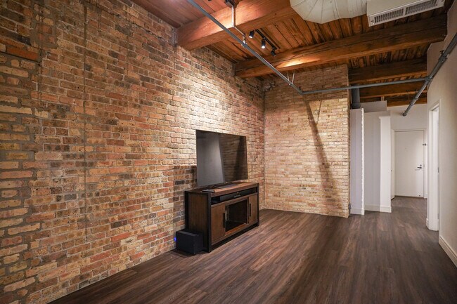 Foto del edificio - 225 W Huron St