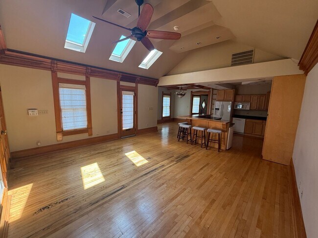 Foto del edificio - Rare Find in Brewer’s Hill – Bright, Chara...