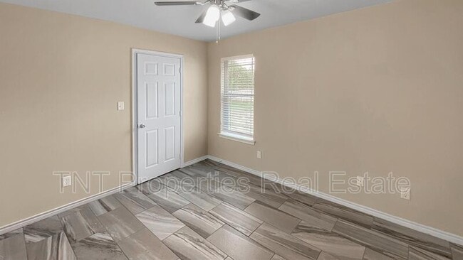 Foto del edificio - 9939 Risky's Ranch Dr