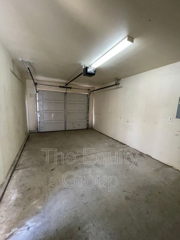 Building Photo - 1025 N Wisconsin Way