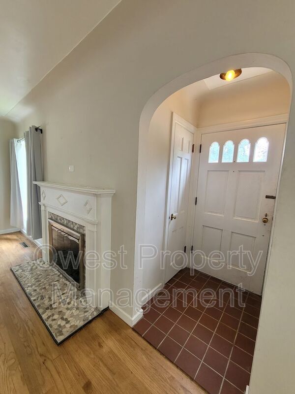 Foto del edificio - 9 Wallinwood Ave NE
