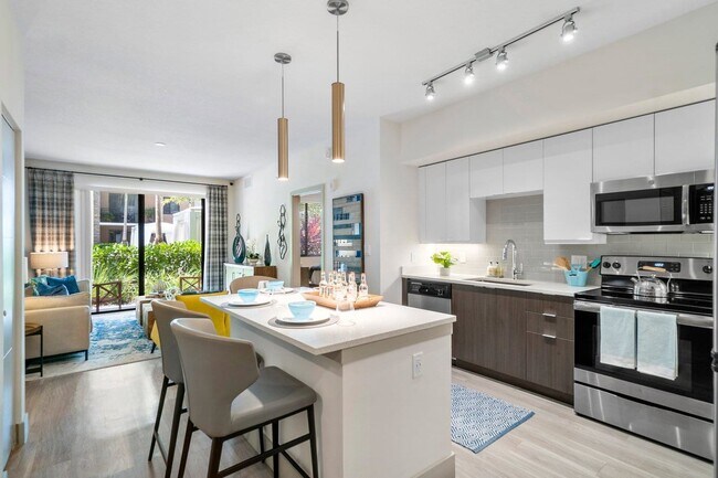 Foto del edificio - Cortland Deerfield Station