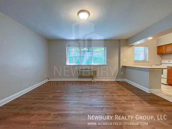 Building Photo - Beautiful One-Bedroom Apartment in Port Vue