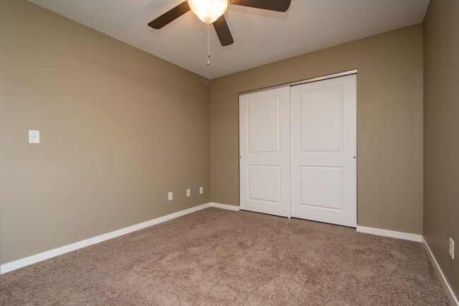 Building Photo - Oakcrest Condominiums