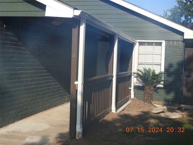 Building Photo - 34819 Lake Point