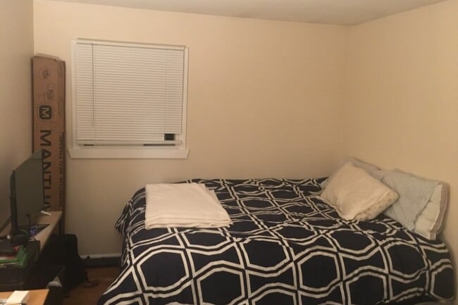 Available room - 48 Main St