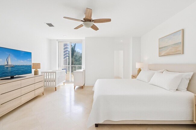 Foto del edificio - 781 Crandon Blvd