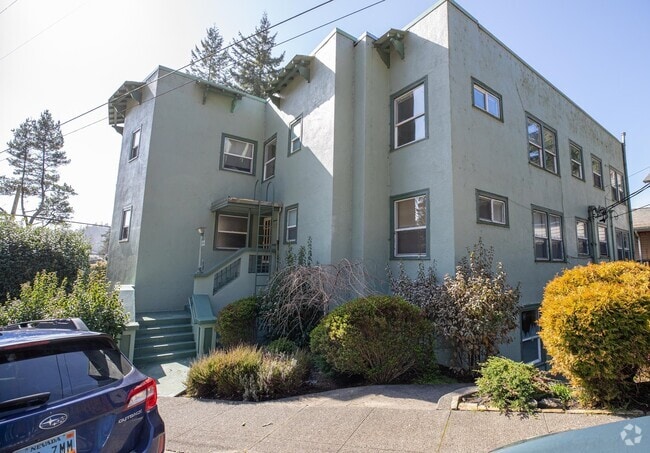 Building Photo - 319 N 8th St