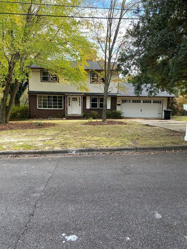 Building Photo - 1837 Roan Ave
