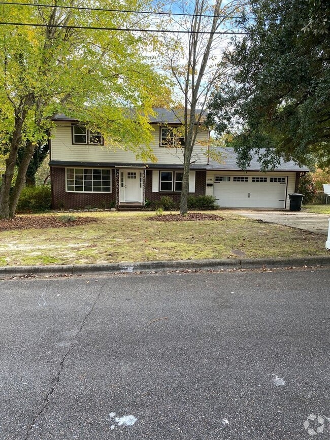 Building Photo - 1837 Roan Ave